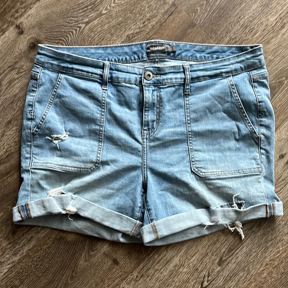 Size 18 Torrid, 5-in vintage stretch mid-rise jean short